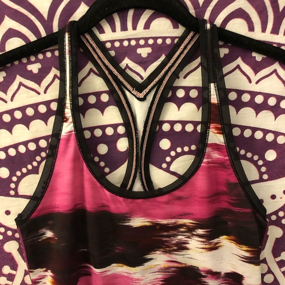 Lululemon Mesh Trim Tank - Picture 4 of 7